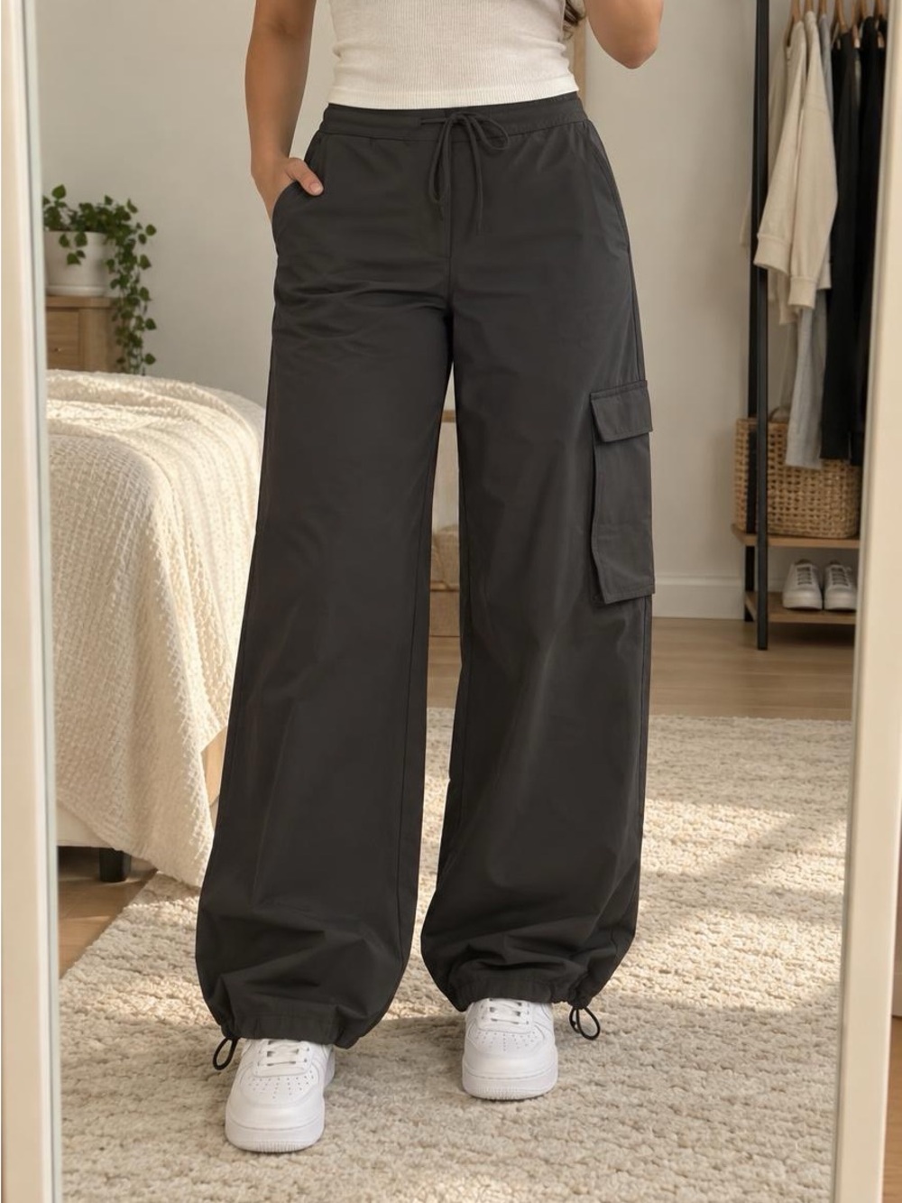 Old Navy Wide Leg Cargo Pants in Black-Drawstring Ankle size Med Petite NWT